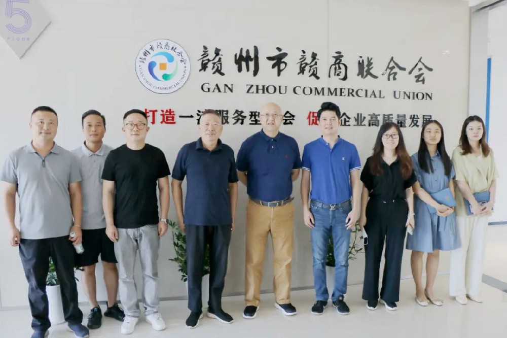 商會(huì)監(jiān)事會(huì)主席、江西憶源多媒體科技有限公司董事長(zhǎng)徐林楠一行來(lái)商會(huì)秘書(shū)處參觀交流